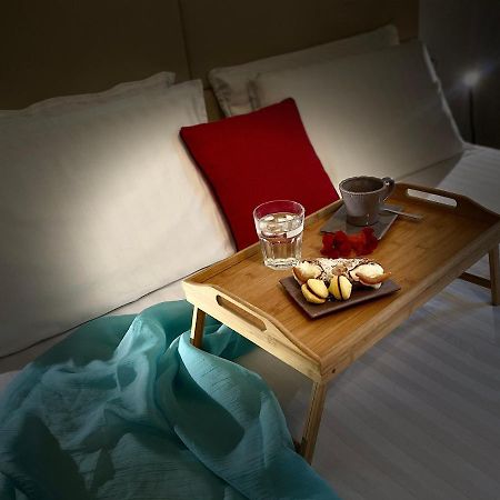 Casa Carolina: King Size Bed Across From Golden Beach Desenzano del Garda Eksteriør billede