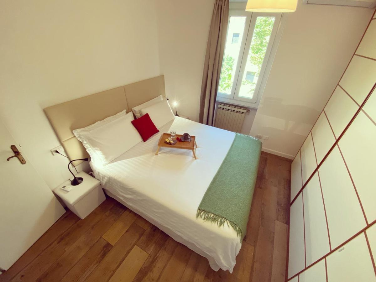 Casa Carolina: King Size Bed Across From Golden Beach Desenzano del Garda Eksteriør billede